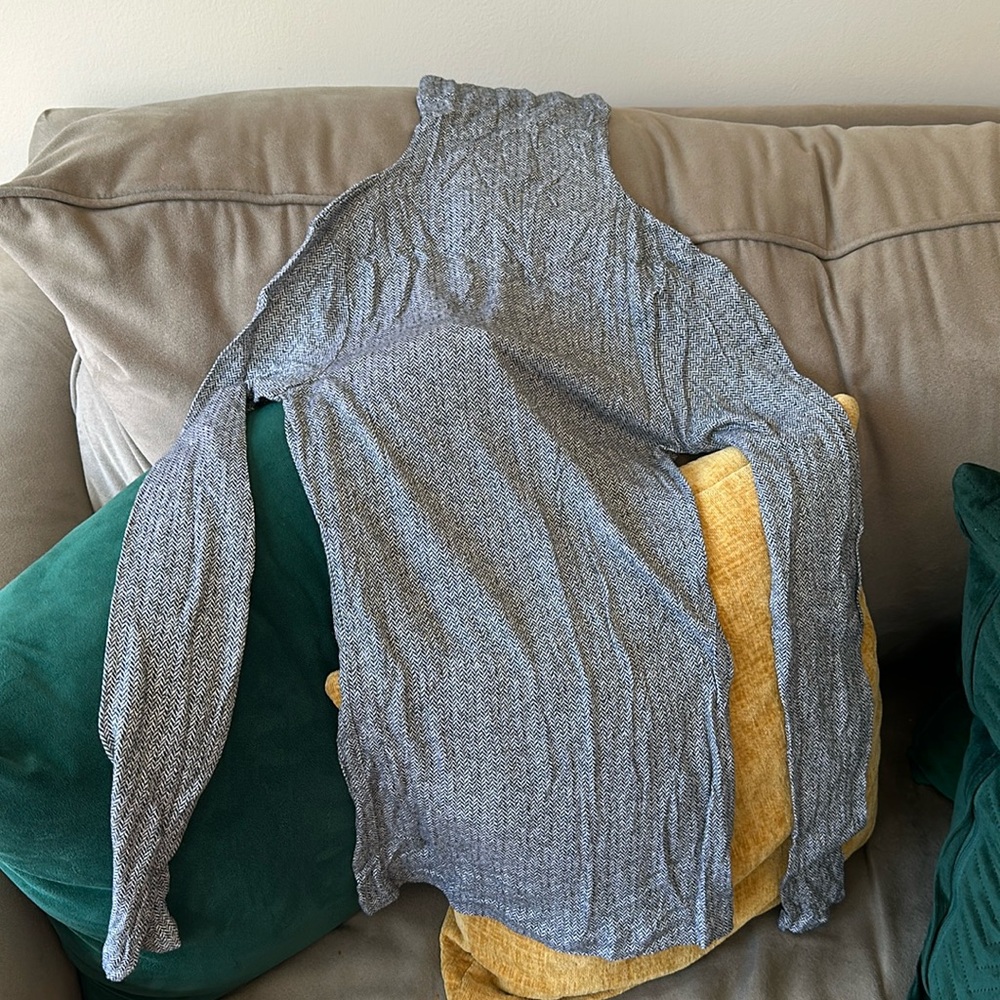 CLUB MONACO TURTLE NECK